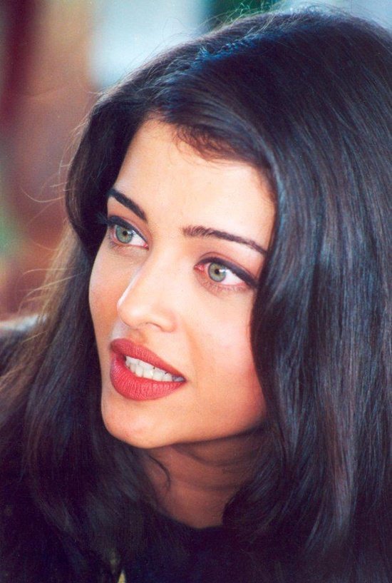 Aishwarya Rai Xxx Photos Full Hd - 25+ of Aishwarya Rai Bachchan Looks to Chart the Icon's Complete Style  Evolution