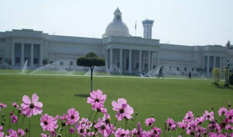 16 Exceptionally Beautiful College Campuses In India