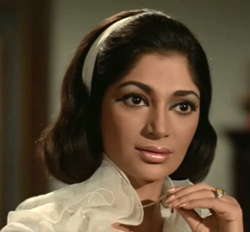 21 Stylish Looks That Prove 1970s Bollywood Fashion Was Simply