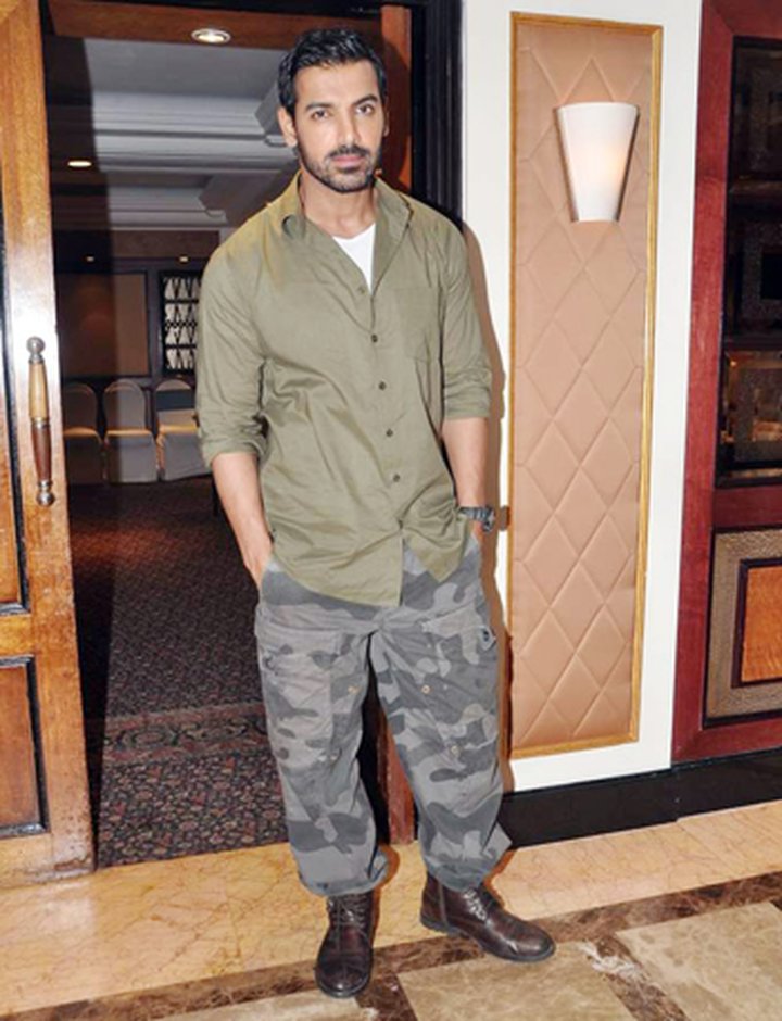 The Perfect John Abraham Throwback Post You Need to See Today