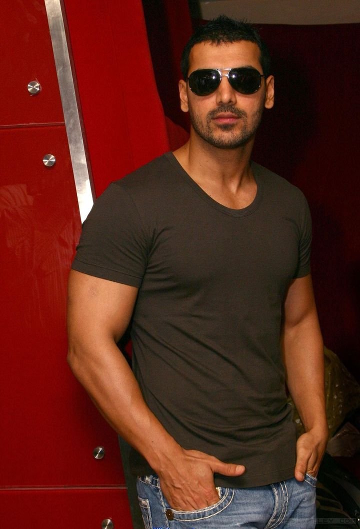 The Perfect John Abraham Throwback Post You Need to See Today