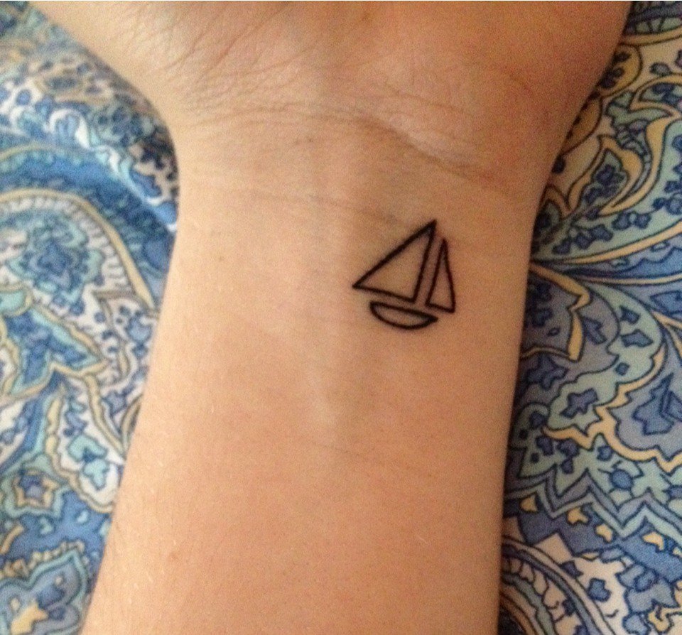 70 Beautiful Minimalist Tattoos That Are Tiny, but Inspirational