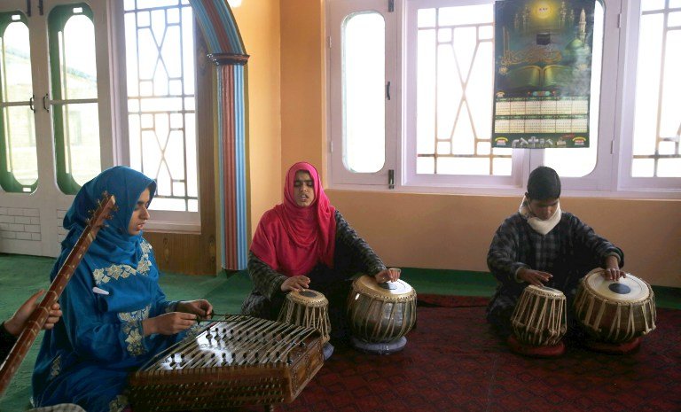 Here's How Kashmiri Teenage Girls Are Helping Preserve Traditional Sufi Music