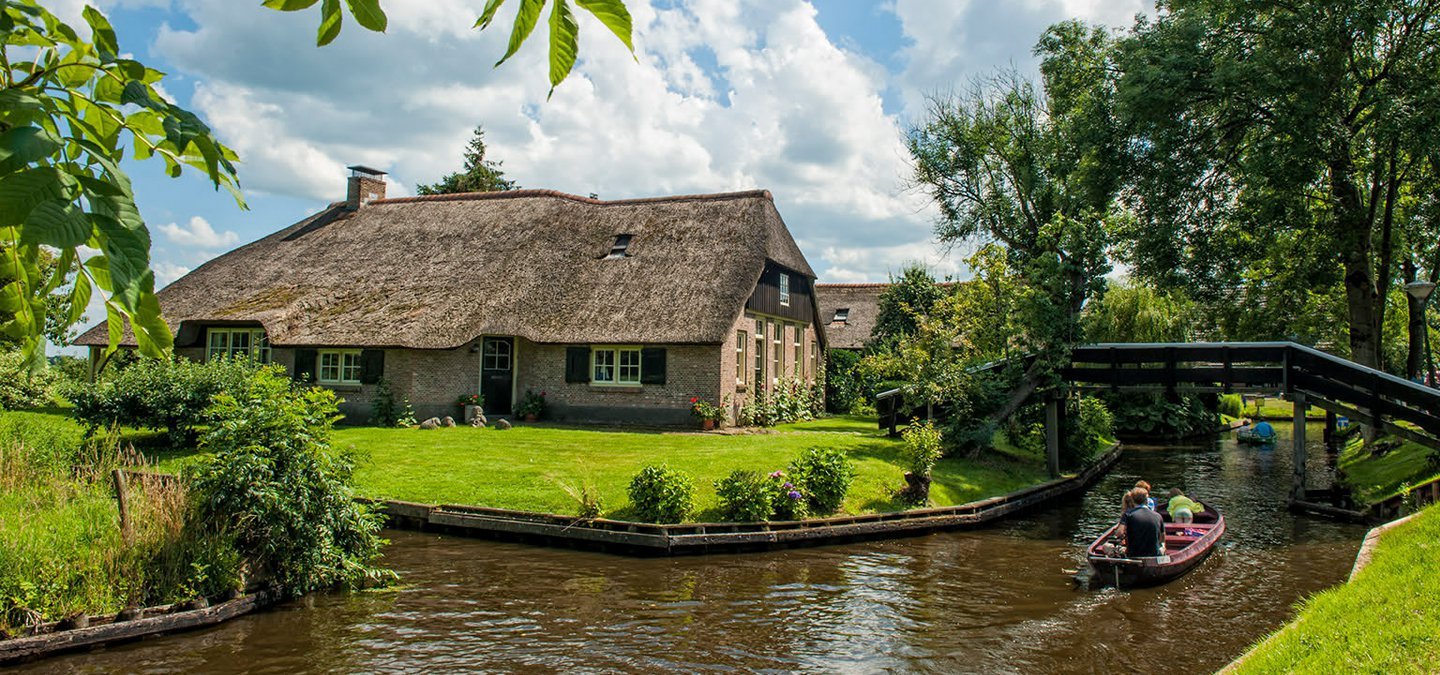 This Gorgeous Dutch Village Has No Roads & It Looks Like It Is Straight ...