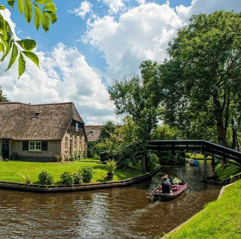 This Gorgeous Dutch Village Has No Roads & It Looks Like It Is Straight ...