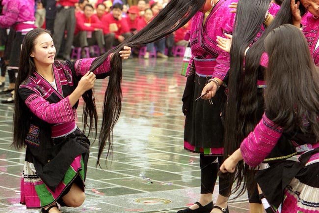 Women in This Chinese Village Have the Longest Hair in the World & They Cut  It Only Once in Their Life