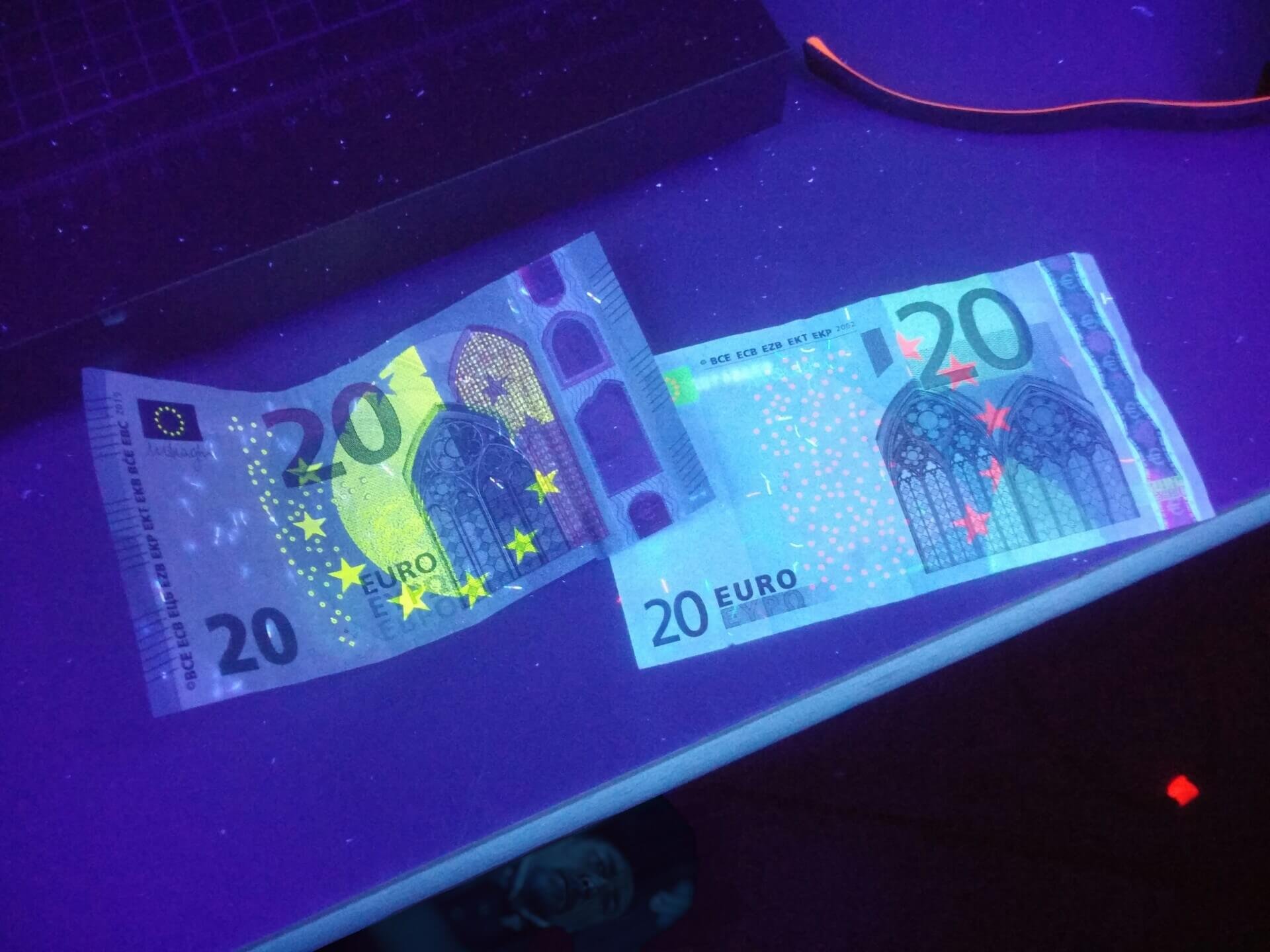 This Is What Euro Notes Look Like Under UV Light. But There’s An