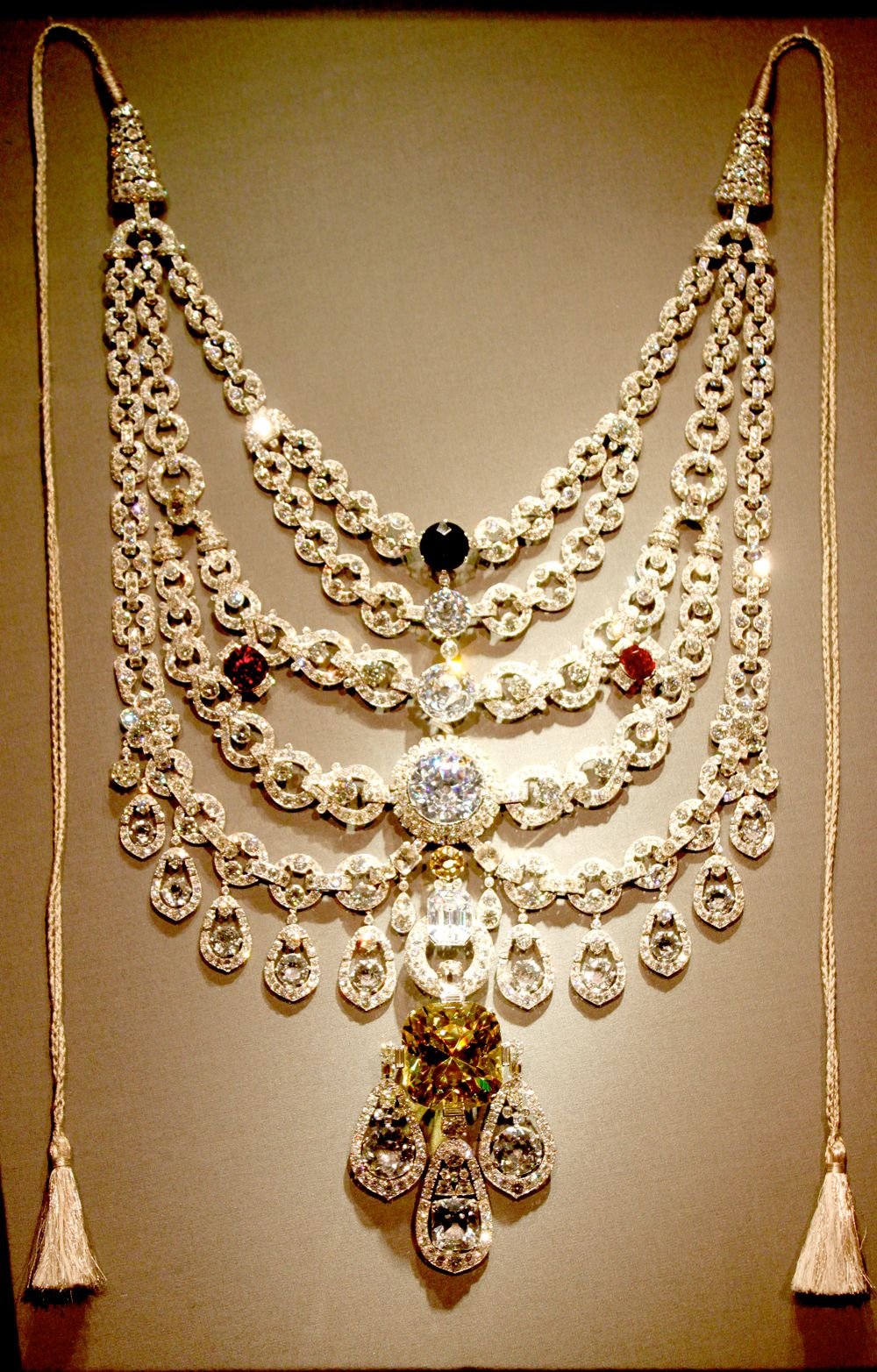 The Curated list of Top 10 vintage royal pieces of Jewellery of India ...