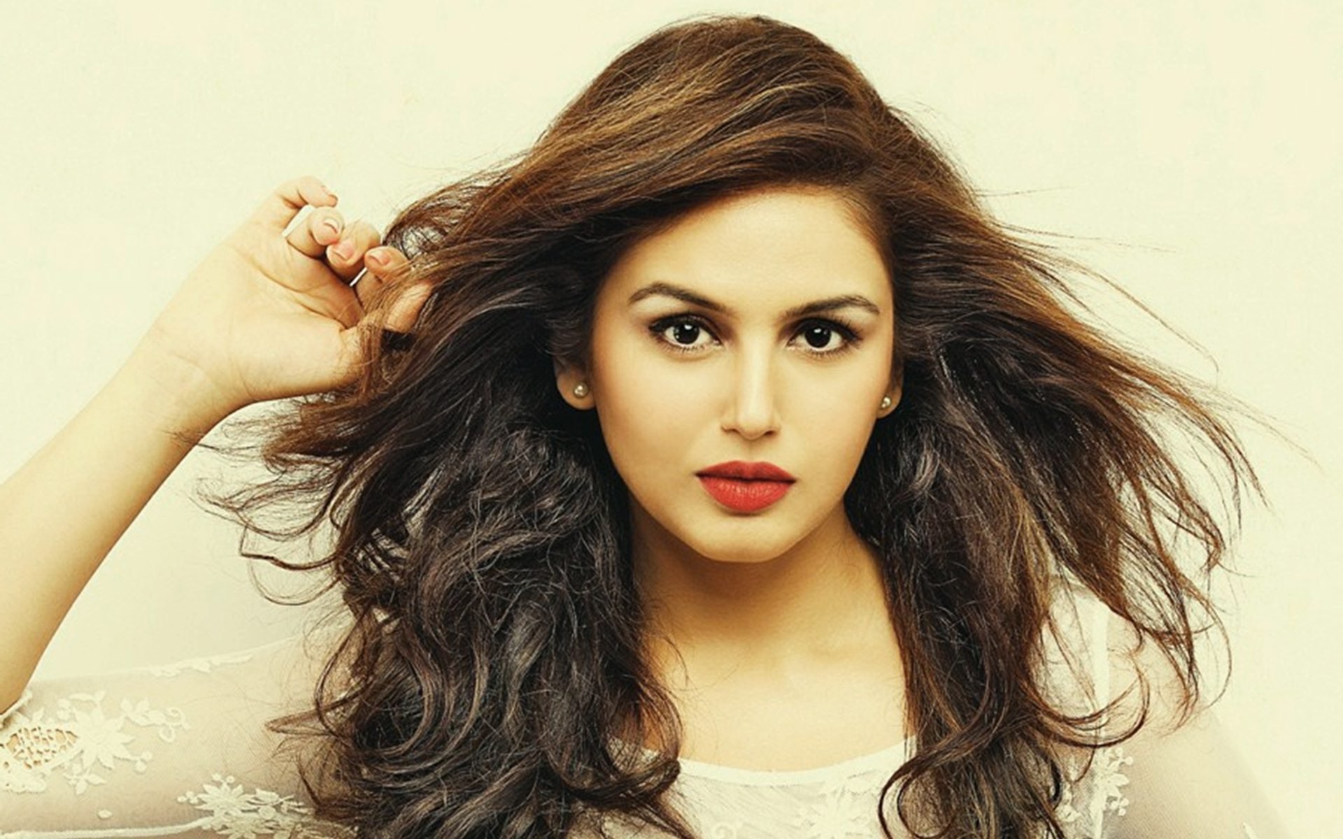 Bold, Beautiful & Brilliant, Huma Qureshi Sets A Perfect Example For