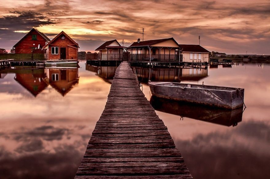 This Floating Village In Hungary Is So Gorgeous You'll ...