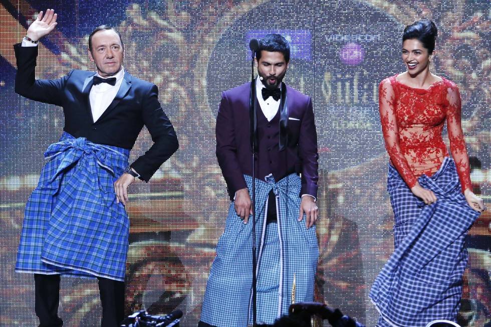 dance on lungi dance song dance on lungi dance song