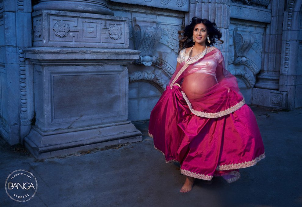 This Blogger Dressed Up As Indian Goddesses & Flaunted Her Baby Bump In...