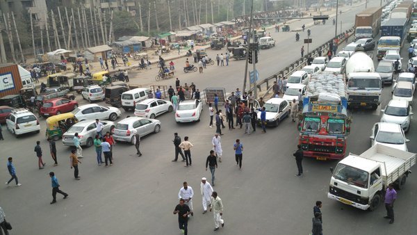 traffic-jams-in-gurgaon-as-jat-reservation-agitation-spills-into-city