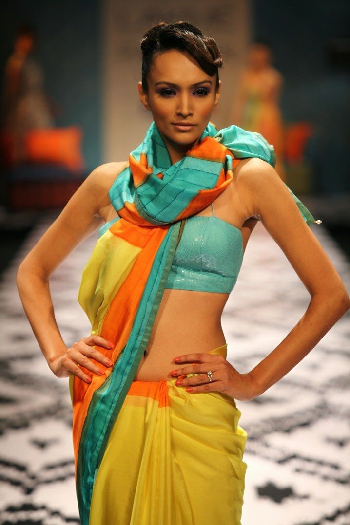 10 Offbeat Saree Draping Styles Which Will Make You a Star This Wedding ...