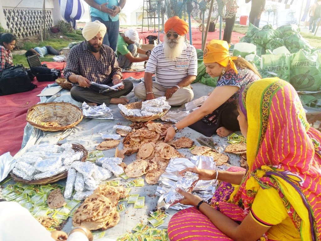 The Sikh Community Is Setting A Great Example Of Humanity By Becoming The Food Bank Of The World 5026