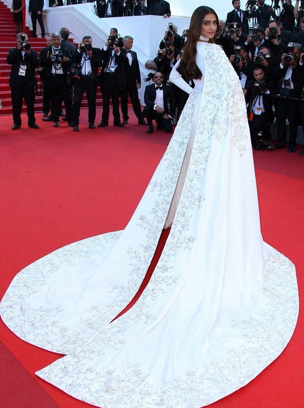 Fashionista Sonam Kapoor Is Absolutely Stunning On Cannes Red Carpet!