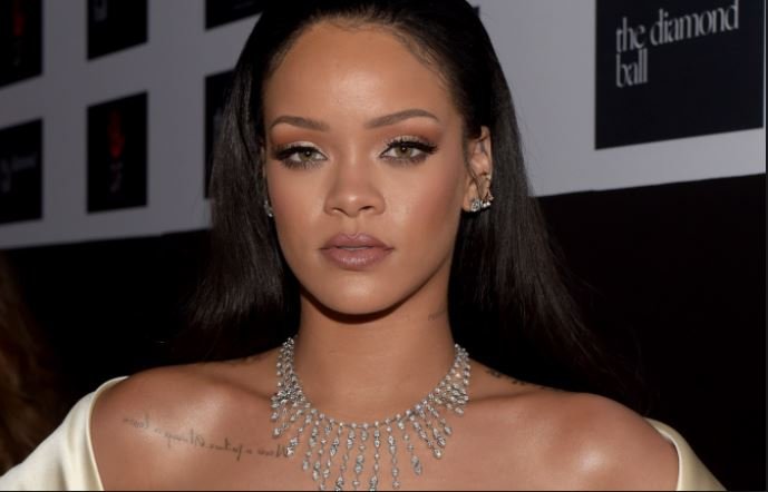 Rihanna Has A Look-Alike & She’s Making The Internet Go Crazy With ...