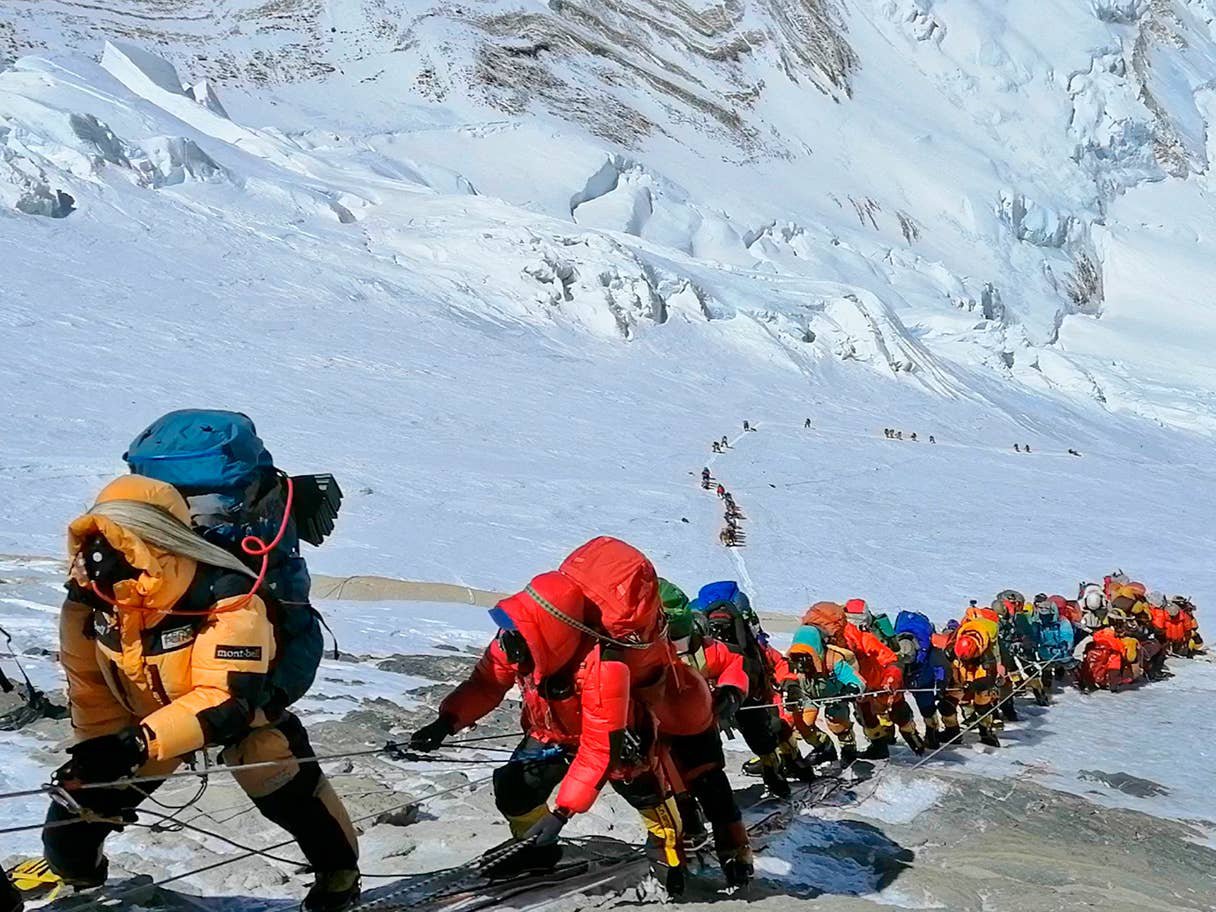 Traffic Jam People Climbing Over Dead Bodies The Chaos At Mount Everest Reaches Its Peak 