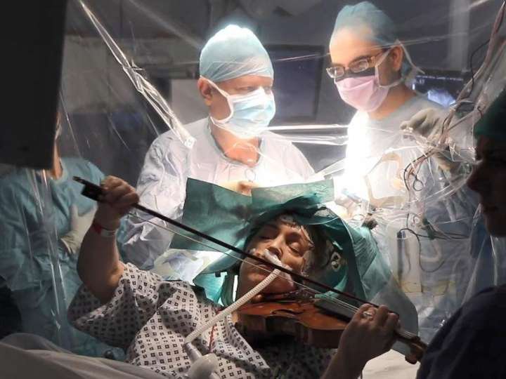 Woman Plays Violin While Being Operated For Brain Tumour To Preserve Ability To Play Music 2688