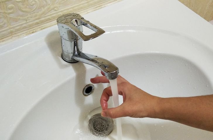 18 ridiculous things we all did in childhood